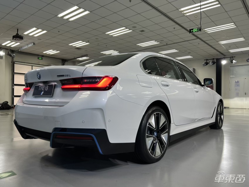 宝马i3纯电34.99万起售，L2可低速松手，能战胜Model 3吗？