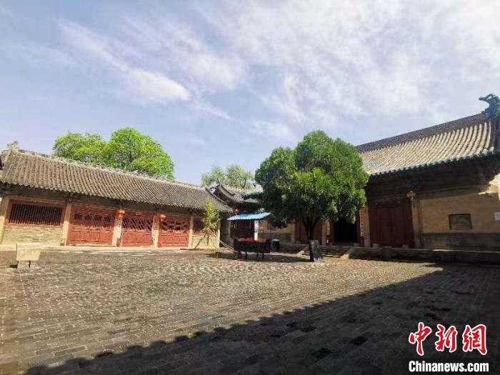 山西省武乡县大云寺占地7900余平方米，主体建筑大雄宝殿为金代原构，余为明清所建，亦颇具金元遗风。高瑞峰 摄