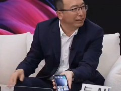 荣耀Magic7保密壳亮相：前置“药丸”屏，后置双摄设计？