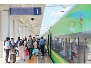 中老鐵路旅客列車開行突破60000列