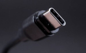 苹果全系换USB-C接口，妙控键盘新成员登场！