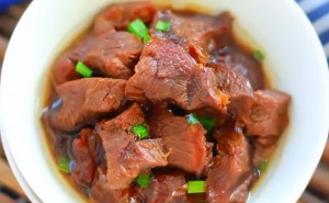 炖牛肉秘诀：四味香料打造香醇口感，你放对了吗？