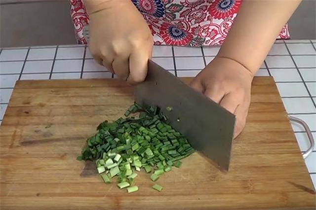 韭菜早餐饼制作步骤