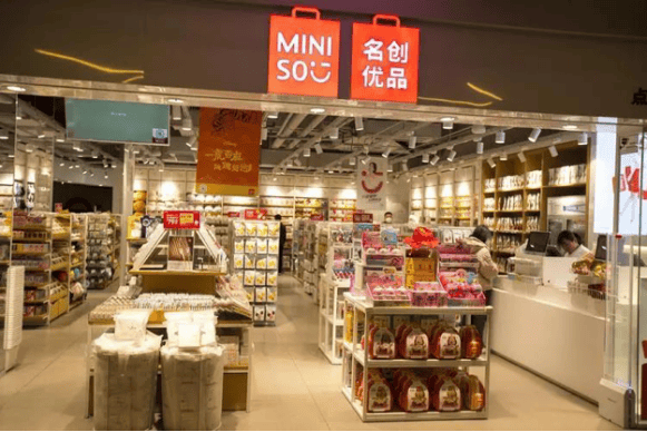 名创优品的线下门店