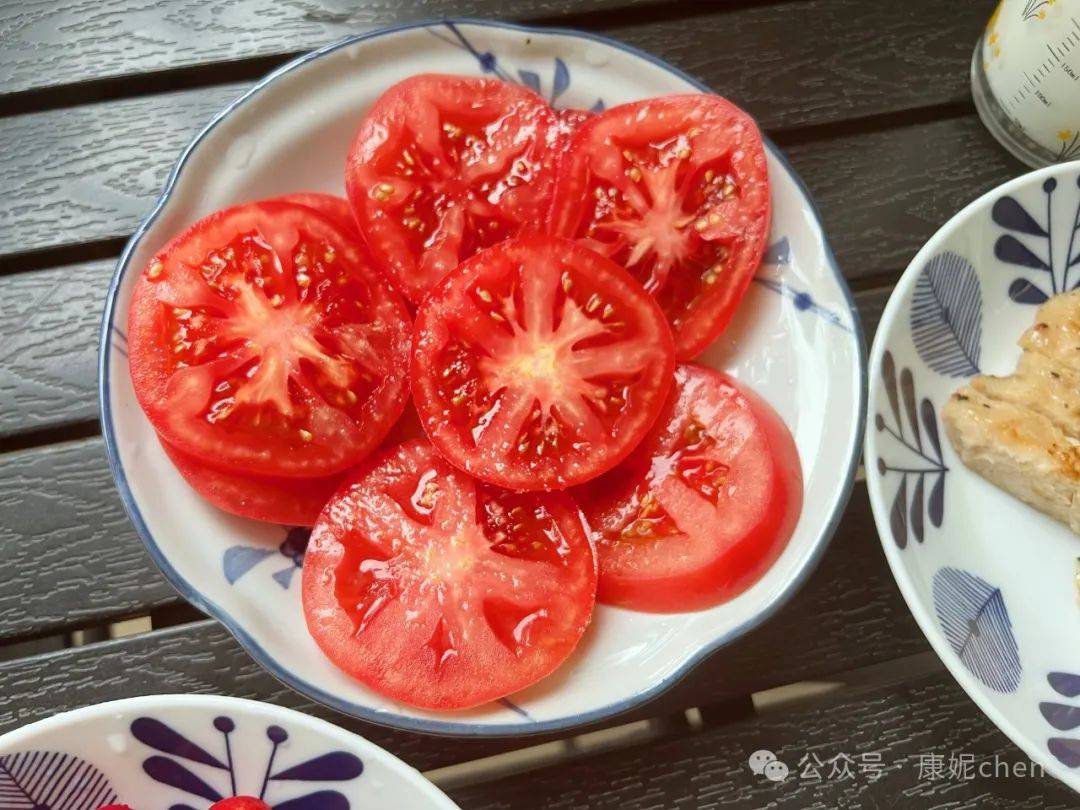 鸡肉汉堡包早餐