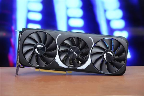 索泰GeForce RTX 4070 SUPER毒液联名显卡细节