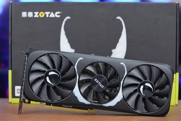 索泰GeForce RTX 4070 SUPER毒液联名显卡风扇设计