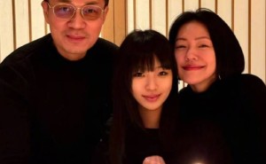 小S为大女儿庆19岁生日，温馨合照曝光，不舍Elly赴美求学