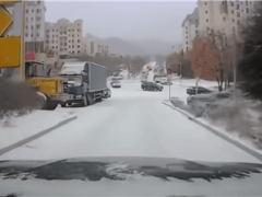 冰雪路剎車失靈，司機(jī)神操作化險為夷！