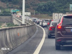 春節假期高速充電站“一位難求”，新能源車續航焦慮何解？