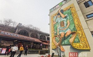 黄鹤楼诗意跃然墙上，“玉笛黄鹤”壁画成武汉新春网红打卡点