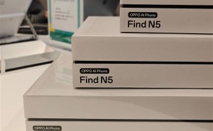 OPPO Find N5真机曝光：折痕超浅机身极薄，折叠新体验来袭！