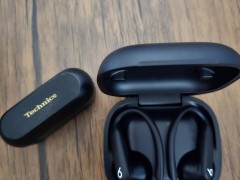 沃尔玛顾客竟提前拿到苹果Powerbeats Pro 2耳机！