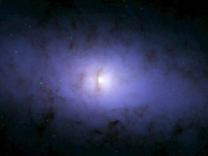 NGC 5084星系驚現(xiàn)“躺平”黑洞，天文學(xué)家揭秘其奇特旋轉(zhuǎn)結(jié)構(gòu)