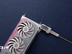 索泰RTX 5070 XGAMING OC显卡图赏：红绿渐变涂鸦，游戏性能如何？