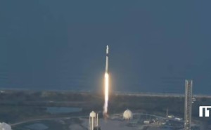 SpaceX飞船成功对接国际空间站，助两名NASA宇航员踏上归途