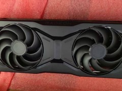 AMD Radeon RX 9070 OEM顯卡現身，雙風扇設計有何不同？