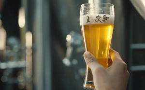 文新信阳毛尖集团创新推出中式精酿啤酒 融合东西方韵味